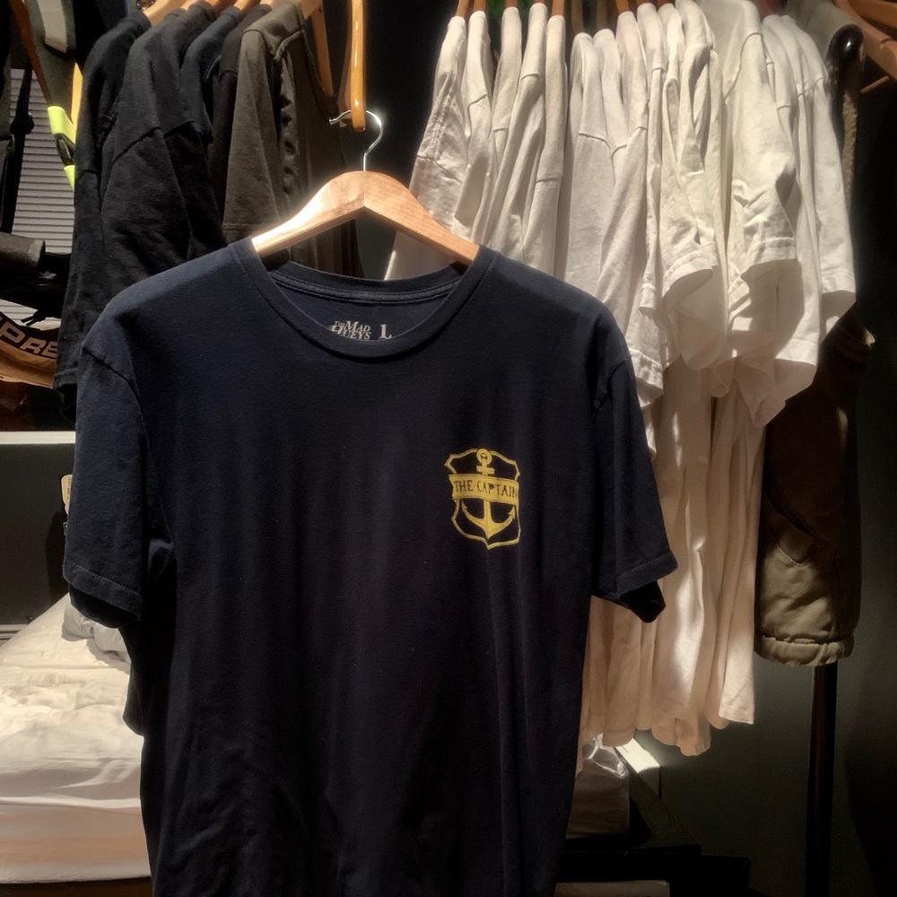 THE MAD HUEYS CAPTAIN T-SHIRT | LARGE